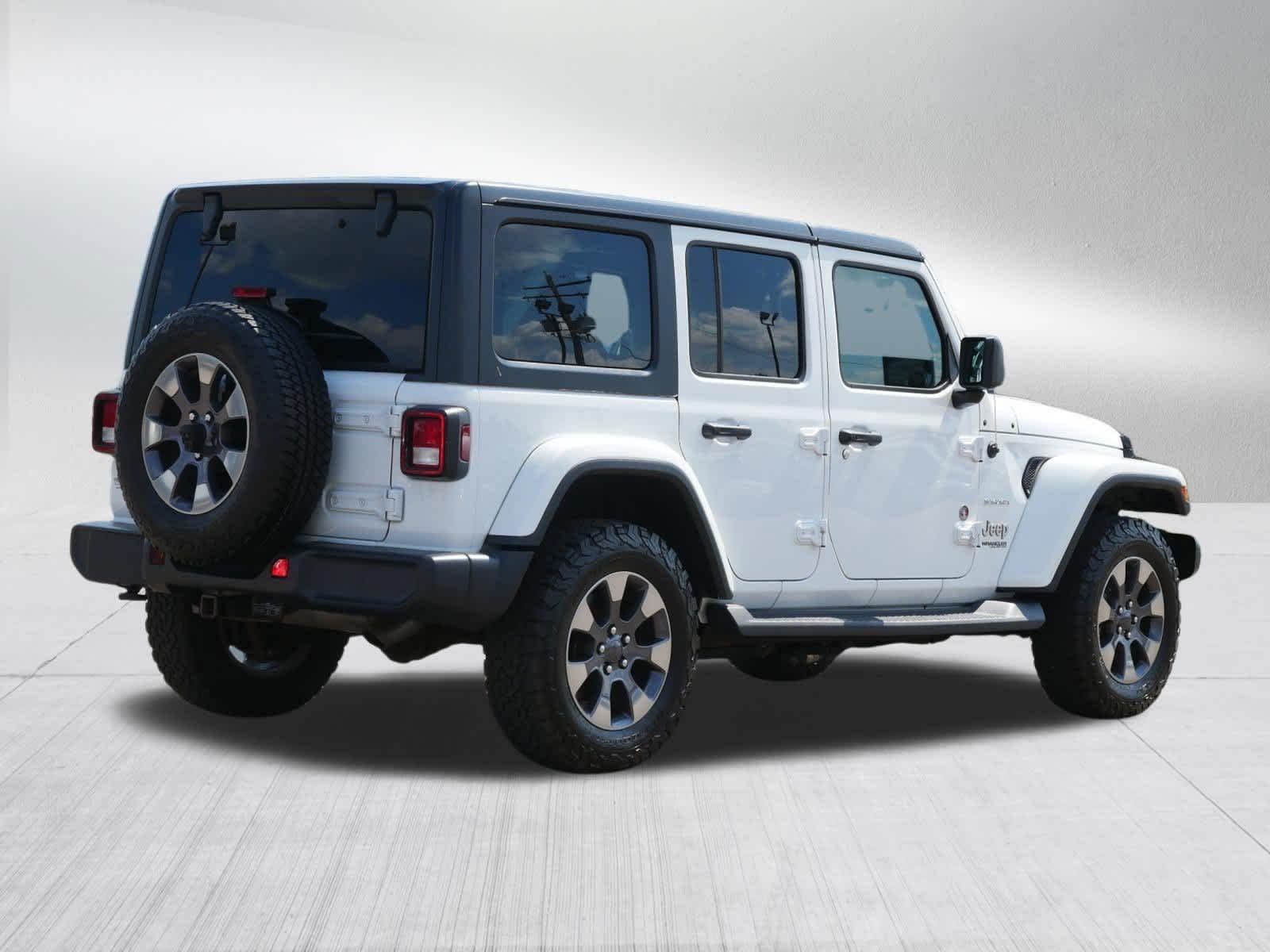 Used 2018 Bright White Jeep Sahara image 7