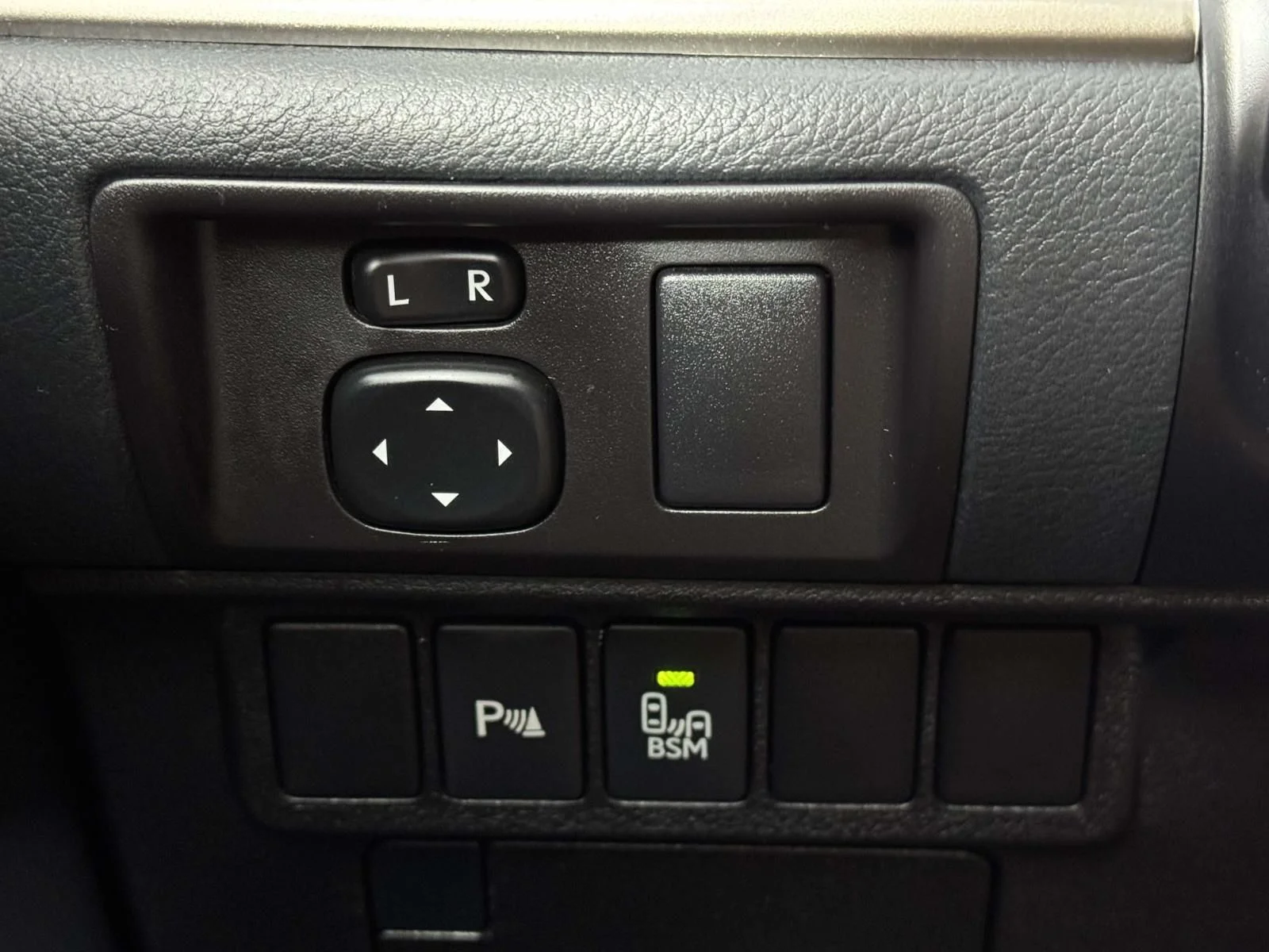 Used 2016 White Lexus 350 image 27