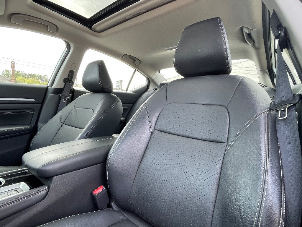 Used 2023 Pearl White Tricoat Nissan 2.5 SL image 14