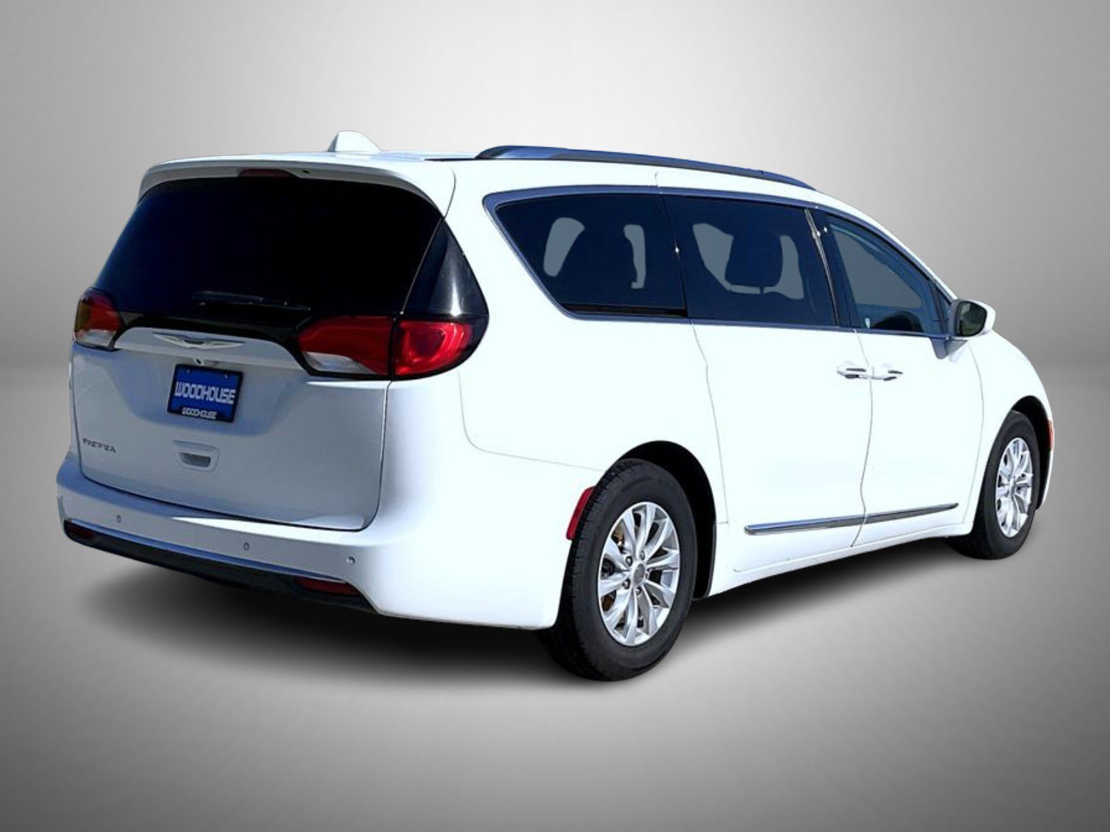 Used 2018 White Chrysler Touring L Plus image 5