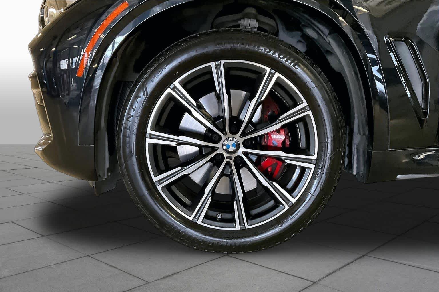 Used 2022 Black Sapphire Metallic BMW sDrive40i image 10