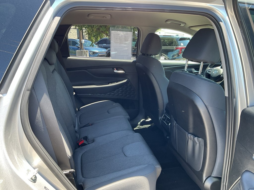 Used 2022 Shimmering Silver Hyundai SE image 13