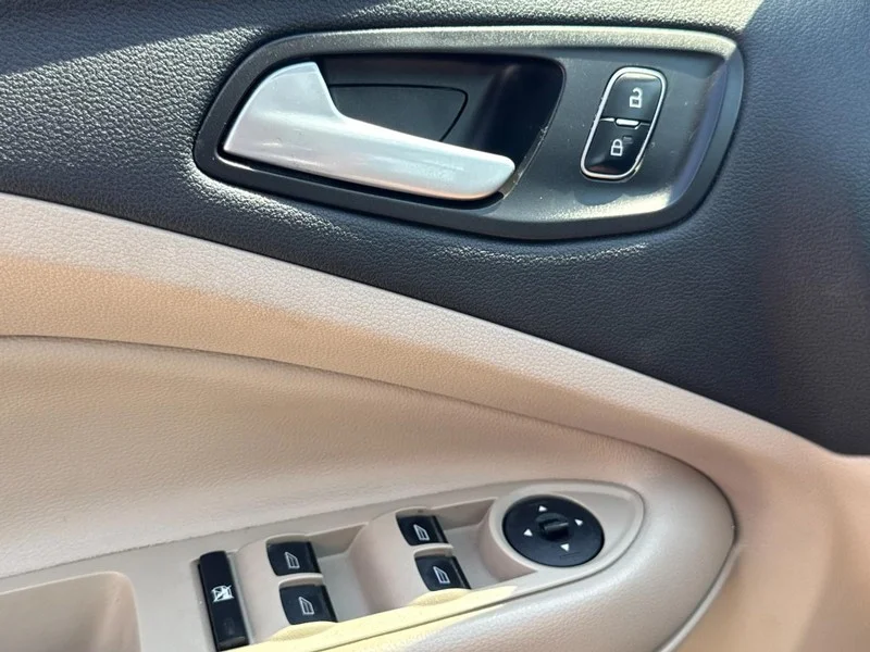 Used 2017 White Gold Metallic Ford SE 4WD image 23
