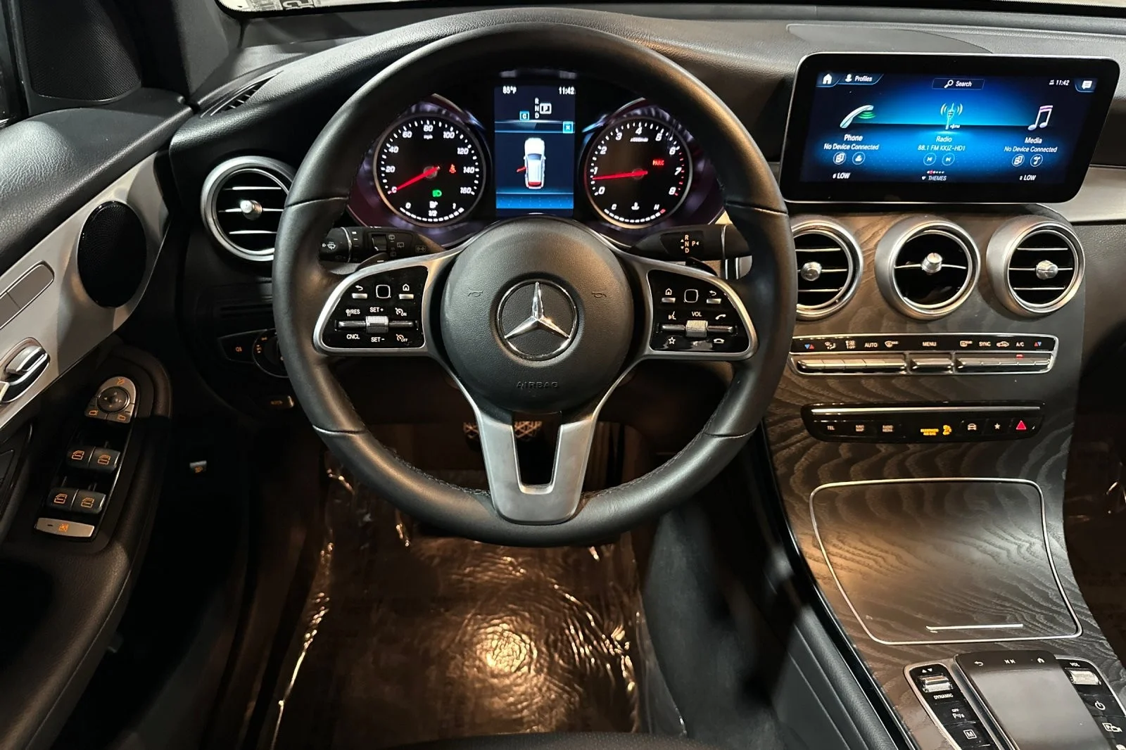 Used 2022 Black Mercedes-Benz GLC 300 4MATIC® SUV image 13