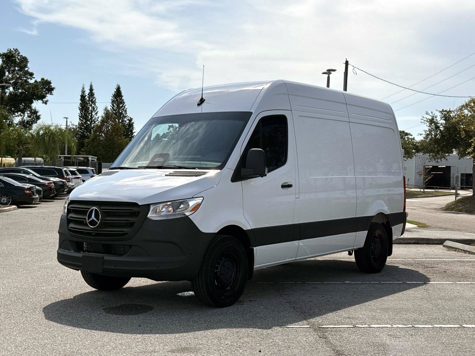 New 2026 Arctic White Sprinter Cargo 144 WB image 1