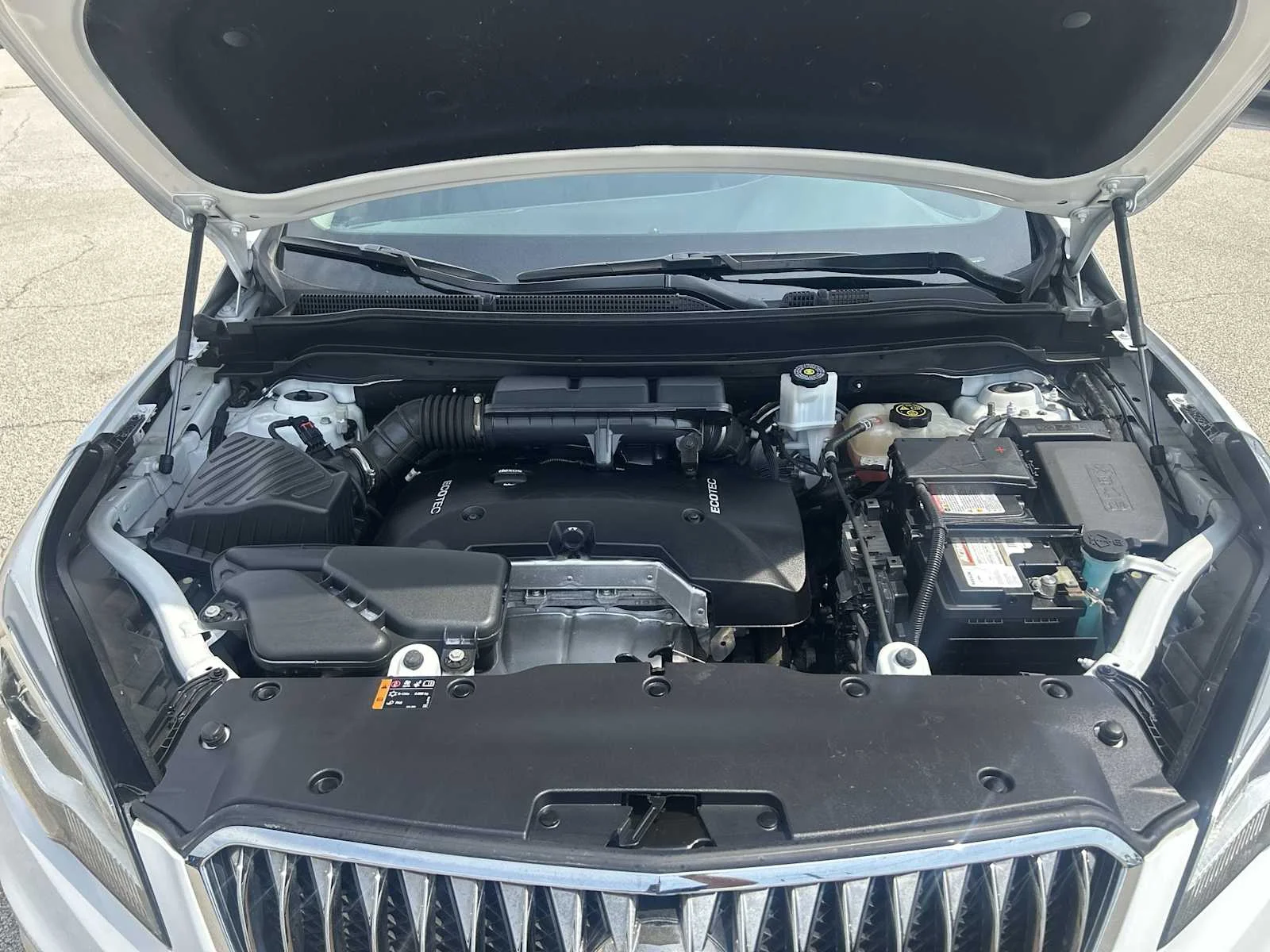 Used 2017 SUMMIT WHITE Buick Essence image 32