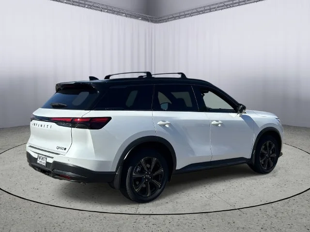 New 2027 2T RAD WHT INFINITI Autograph AWD image 9