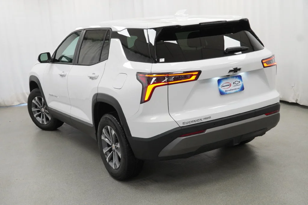 New 2027 Summit White Chevrolet LT image 36