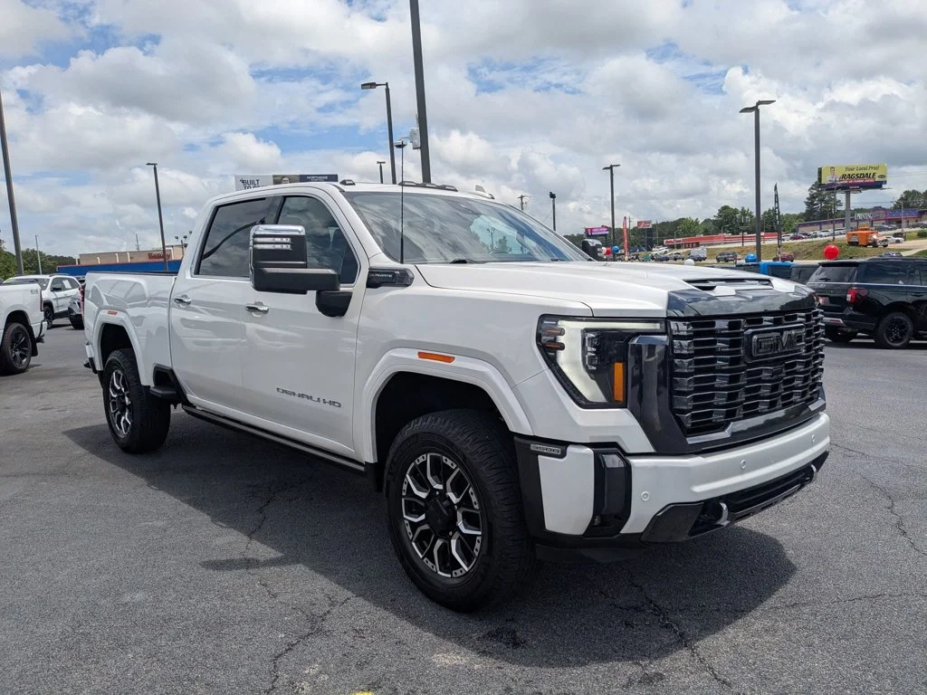 Used 2024 White Frost Tricoat GMC Denali Ultimate image 3