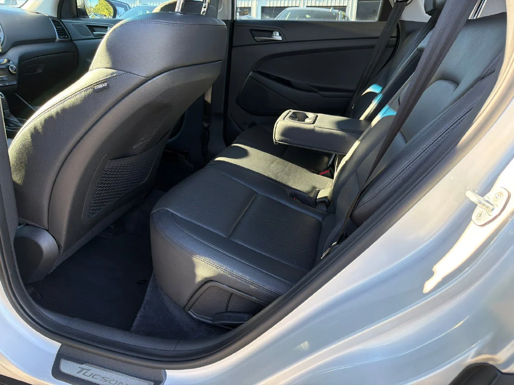 Used 2016 Silver Hyundai Limited image 21