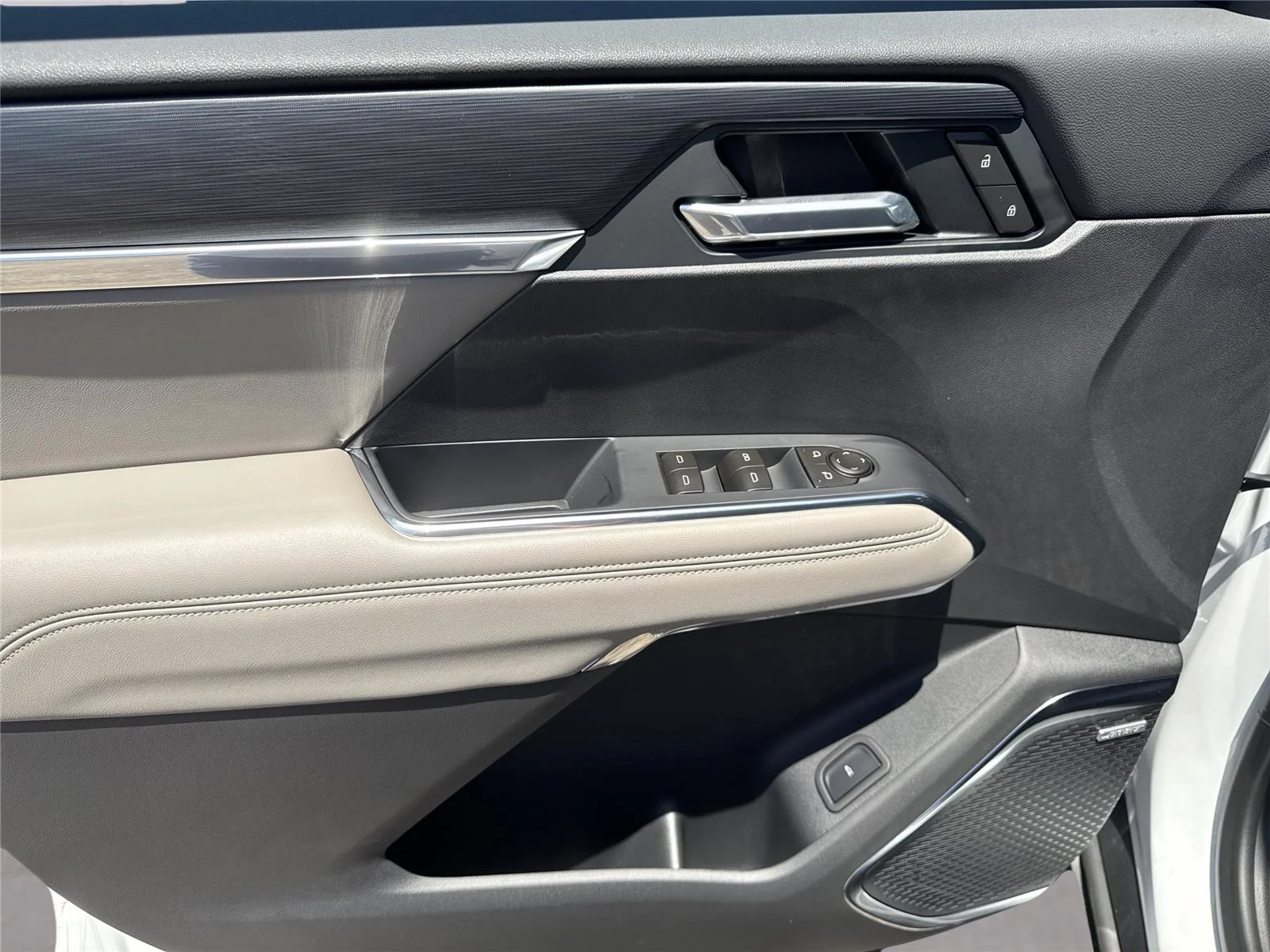 New 2026 Summit White GMC Elevation image 33