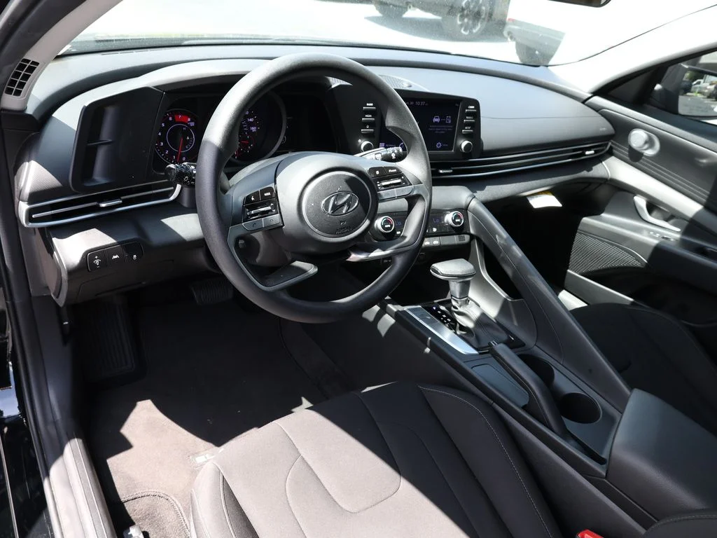 Used 2023 Black Hyundai SEL image 12