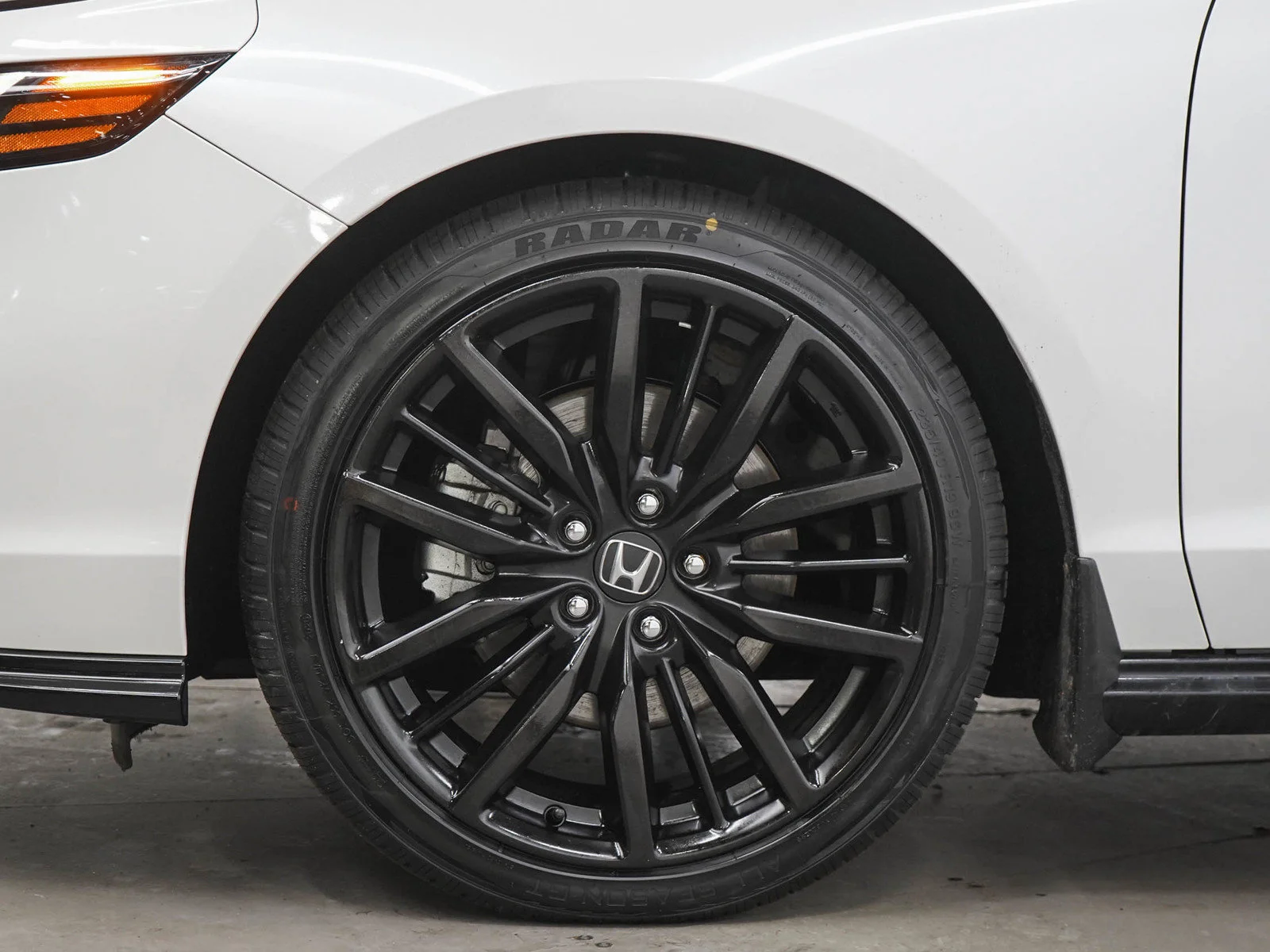 Used 2023 White Honda Touring image 29
