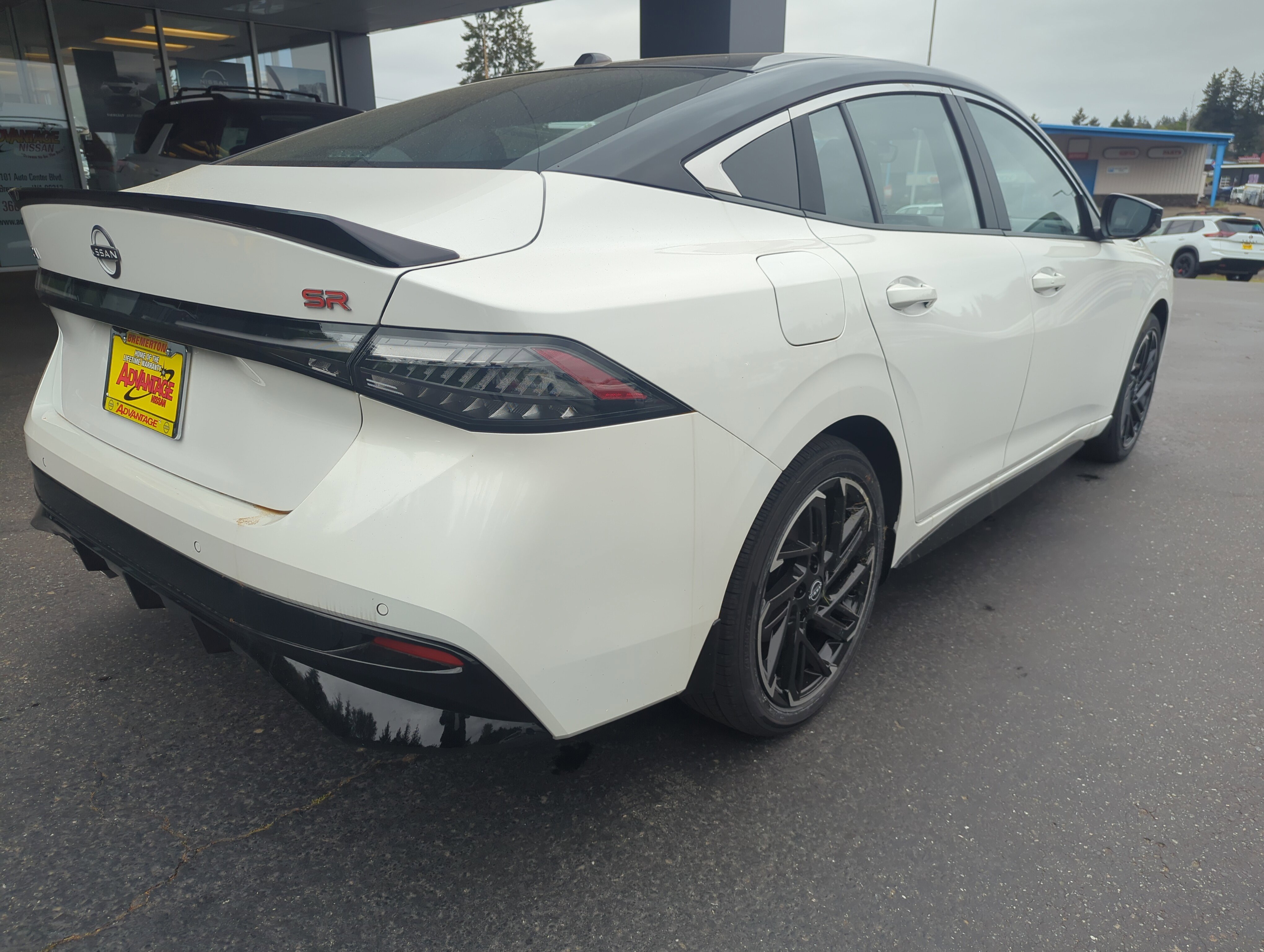 New 2026 Aspen White Tricoat/Super Black Nissan SR image 6