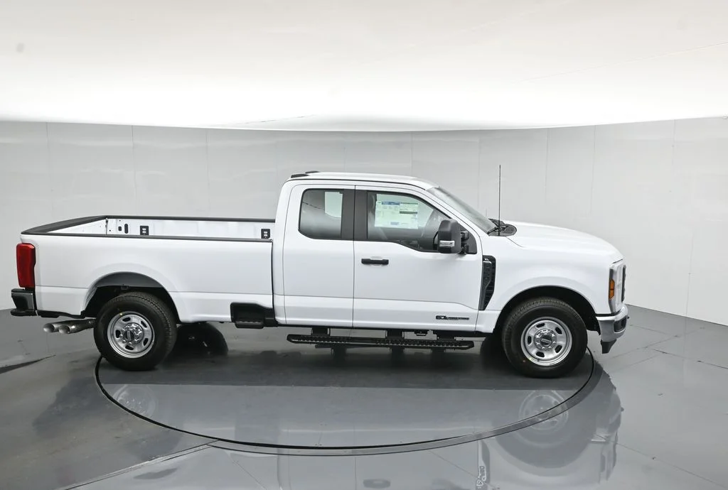 New 2026 Oxford White Ford XL image 37