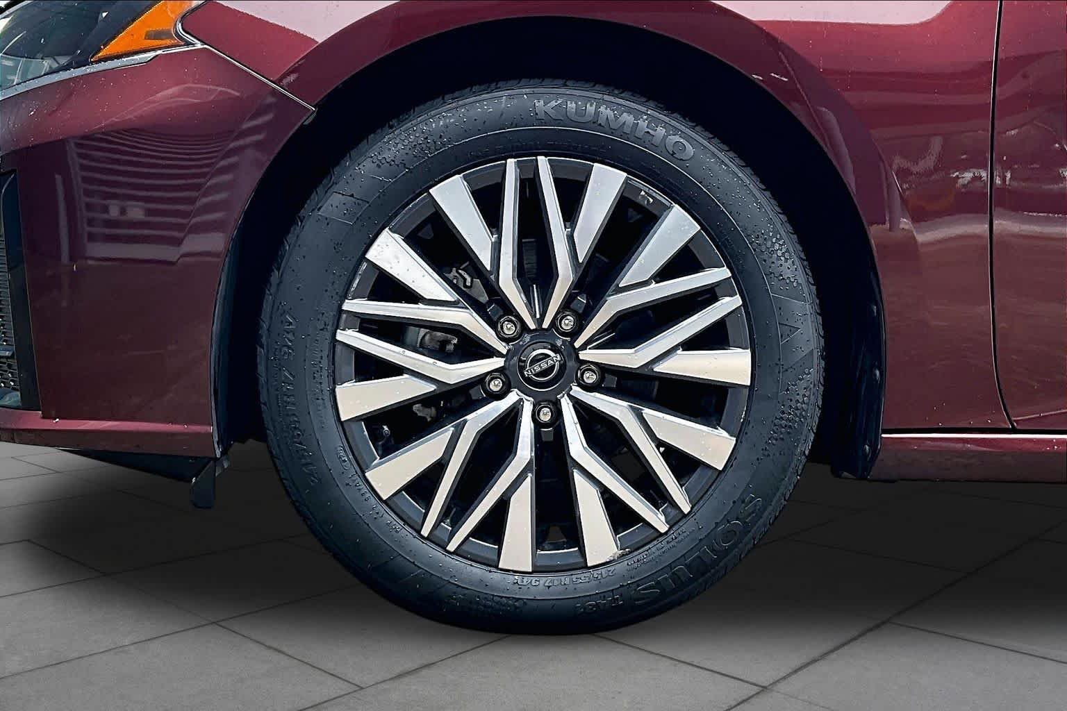 Used 2025 Garnet Pearl Metallic Nissan SV image 11