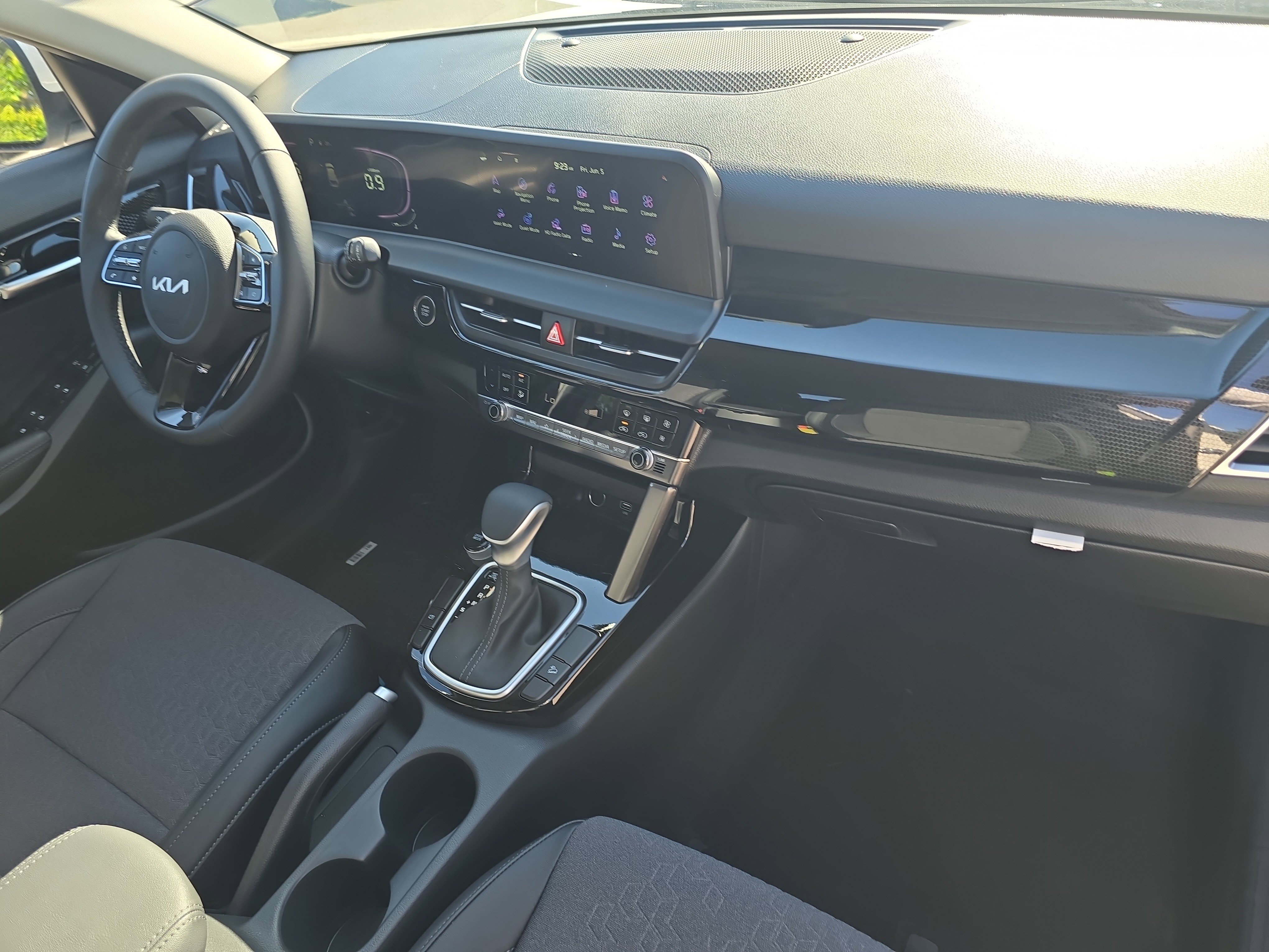 New 2026 Snow White Pearl Kia S image 11
