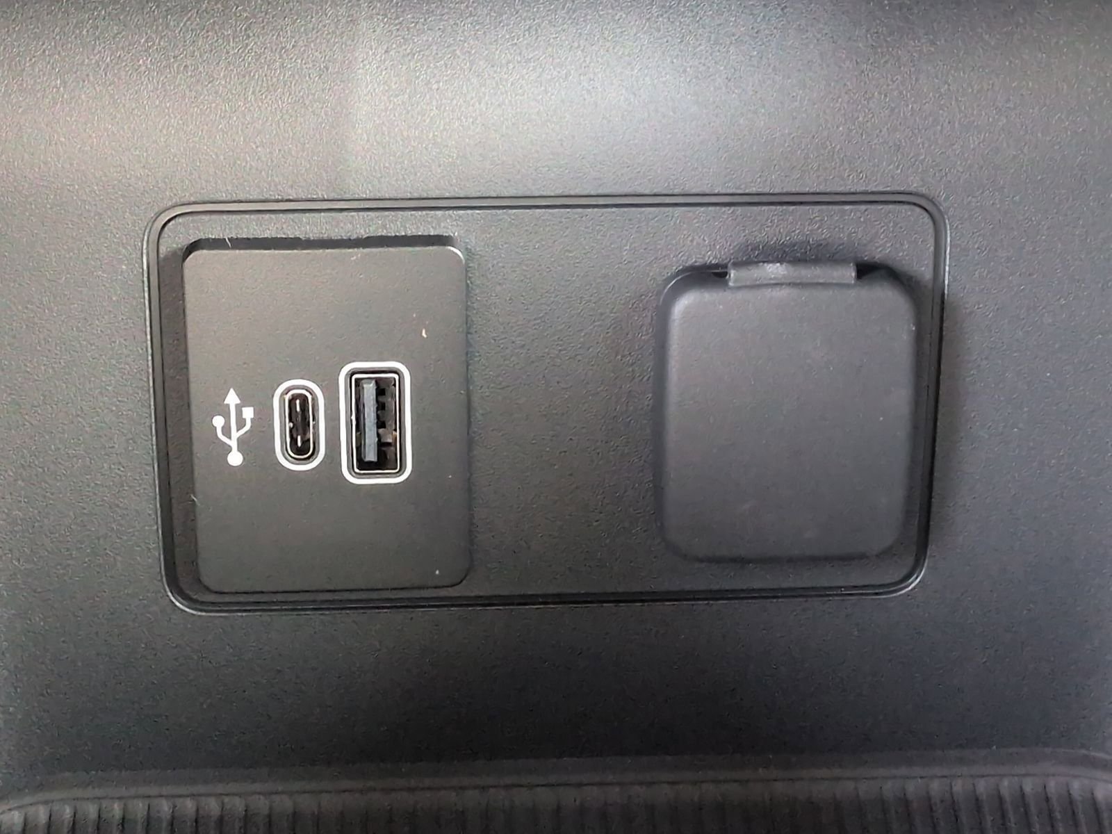2026 Ford Explorer Active - Photo 32