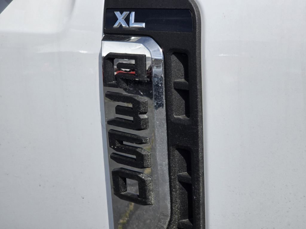 New 2026 Oxford White Ford XL image 23