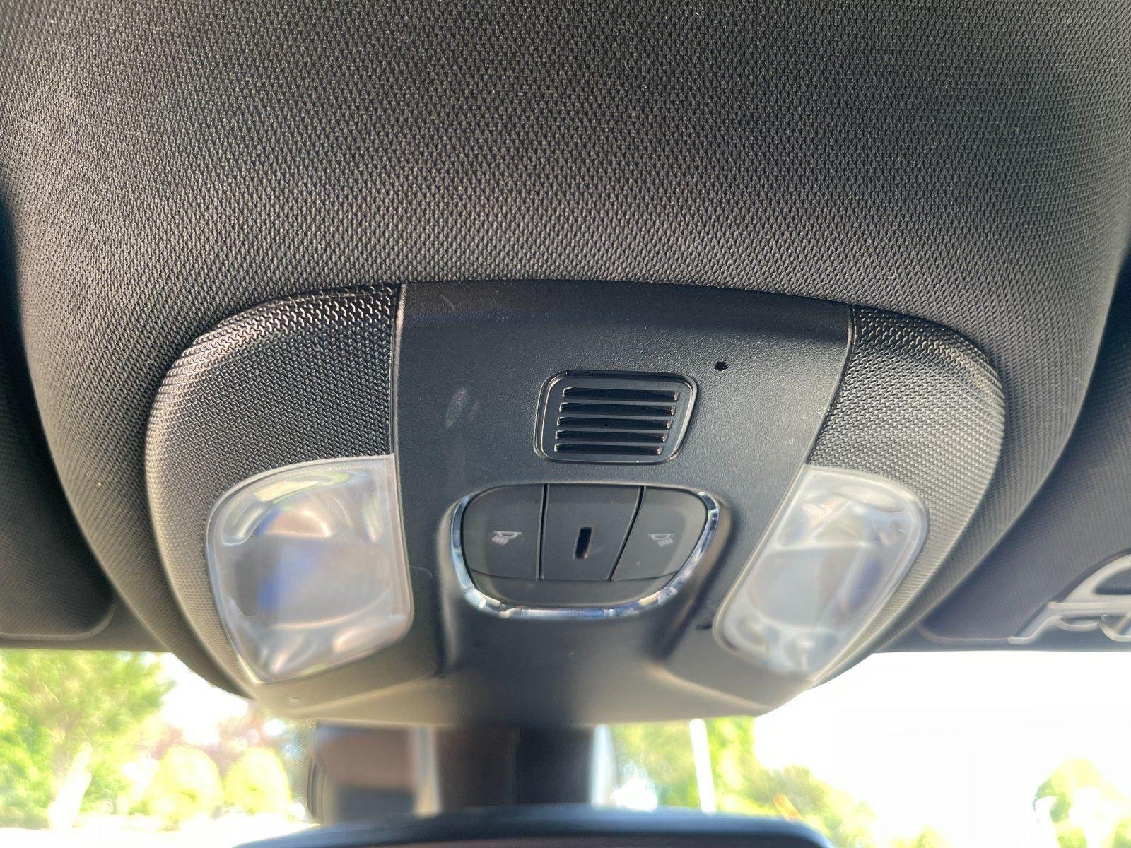 Used 2024 Diamond Black Crystal Pearlcoat Jeep Latitude image 29