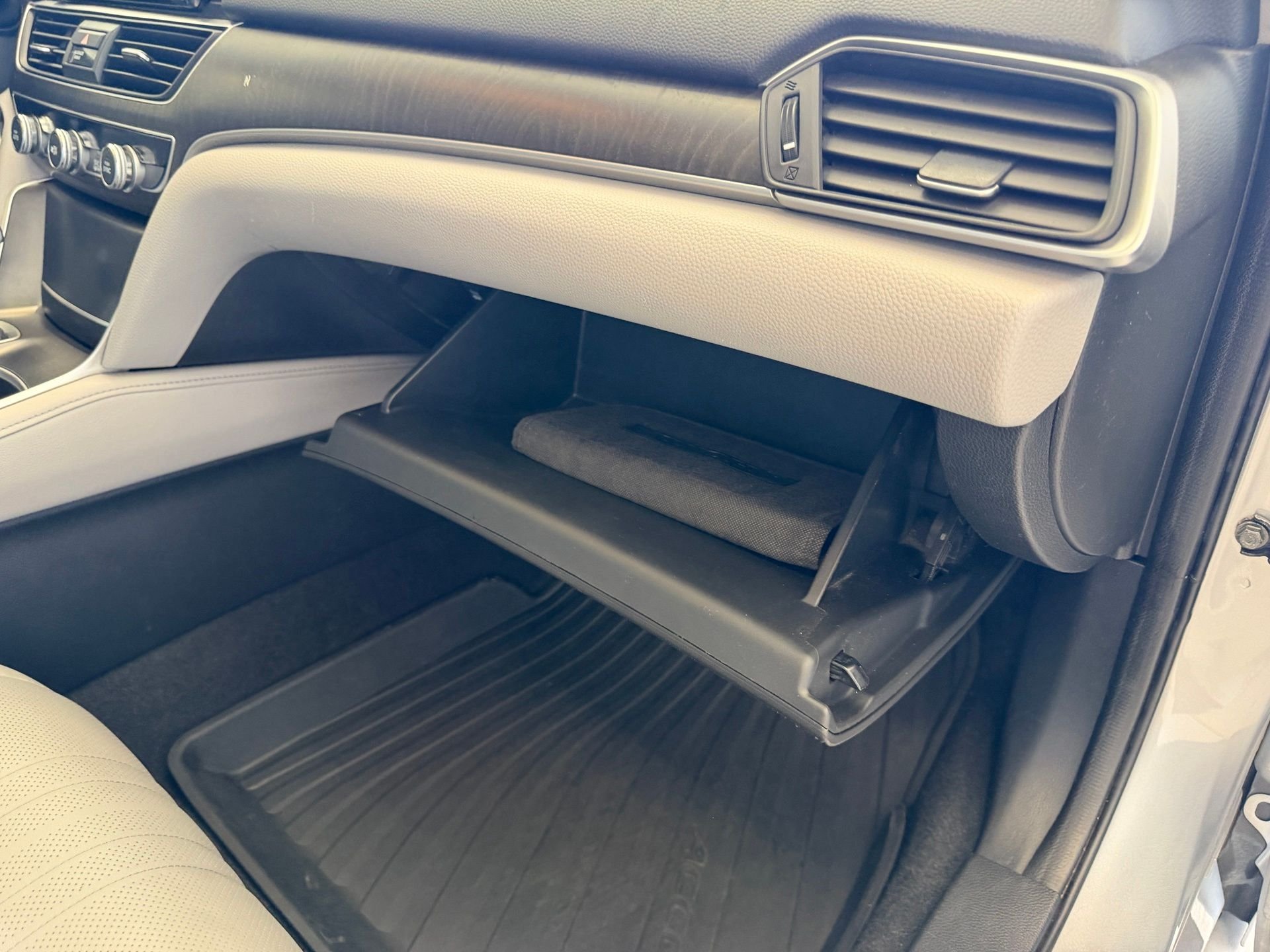 Used 2018 Silver Honda Touring image 47