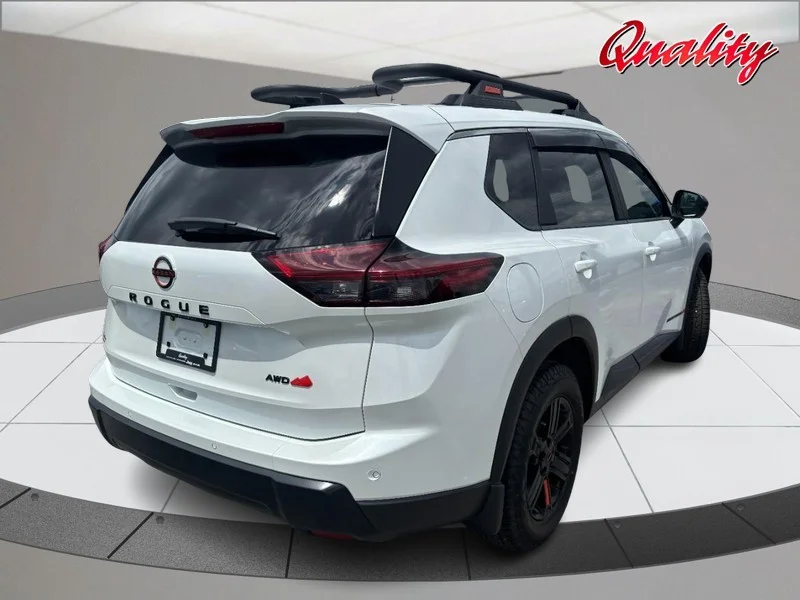 Used 2026 Everest White Pearl Tricoat Nissan Rock Creek image 3