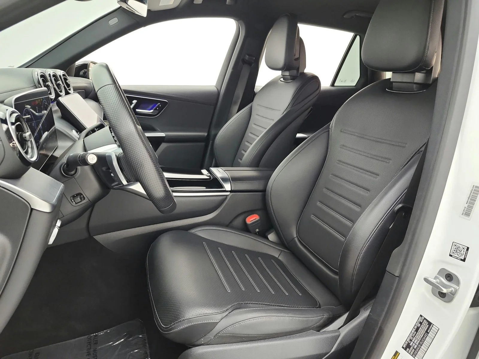 Used 2024 Polar White Mercedes-Benz GLC 300 SUV image 13