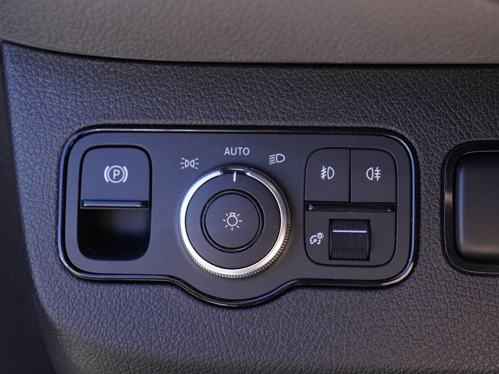 Used 2023  Mercedes-Benz Passenger 144 WB image 11