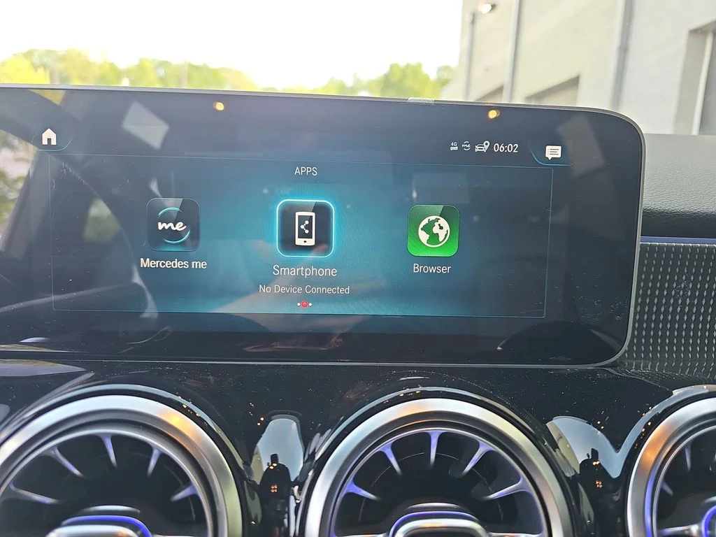 Used 2021  Mercedes-Benz GLB 250 image 21
