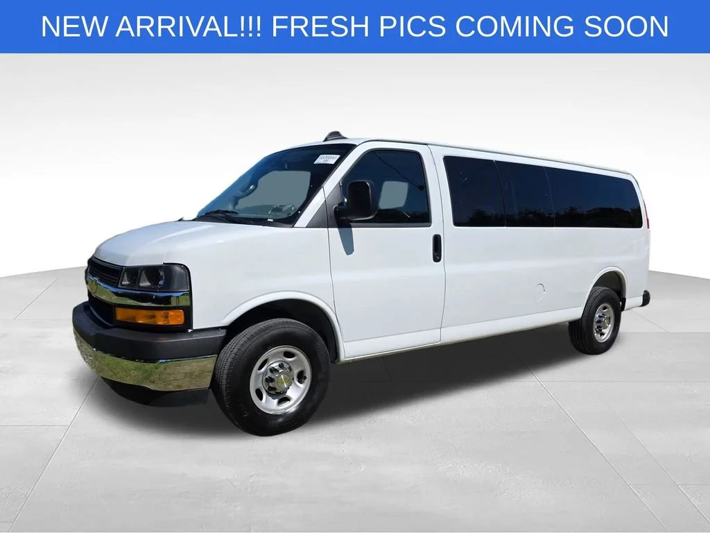 Used 2025 Summit White Chevrolet 1LT image 2
