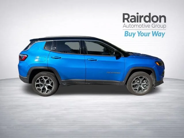 Used 2025 Hydro Blue Pearlcoat Jeep Limited image 8