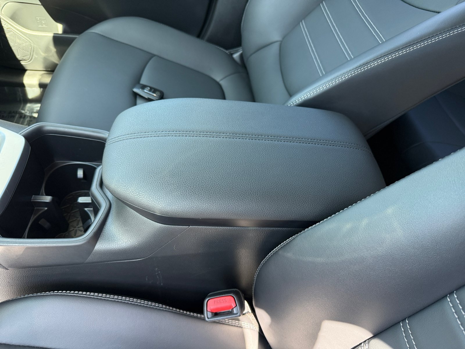 Used 2025 Pearl Toyota XLE Premium image 14