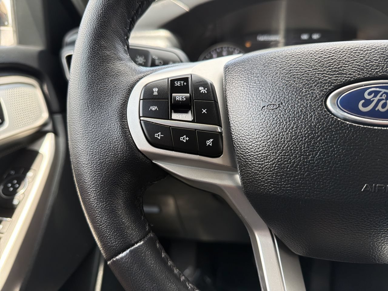Used 2024 Star White Metallic Tri-Coat Ford Limited image 29