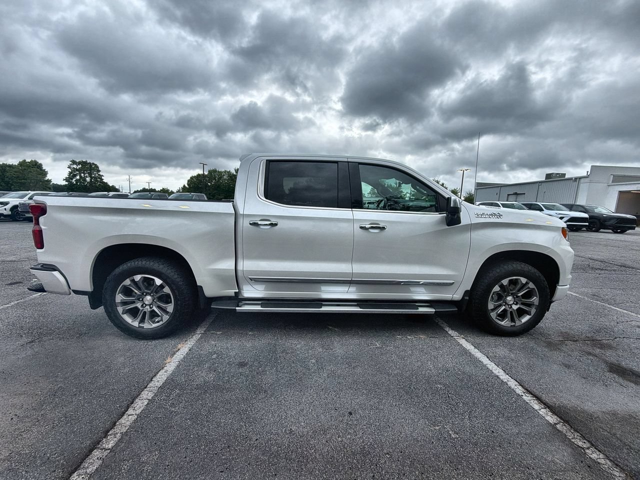 Used 2024 Iridescent Pearl Tricoat Chevrolet High Country image 9
