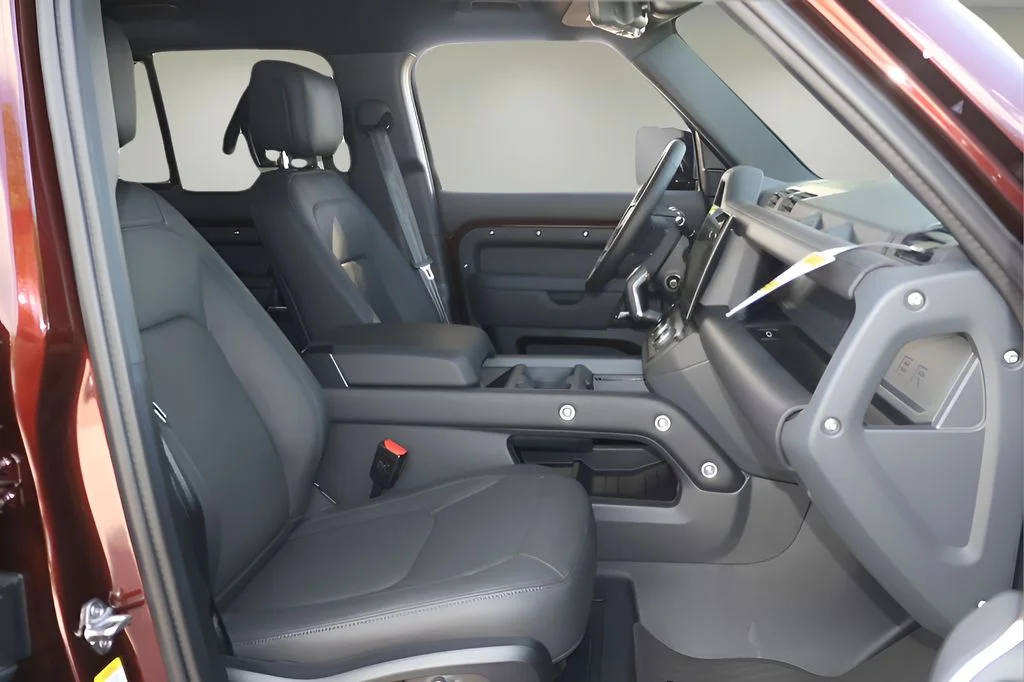 New 2026 Sedona Red Land Rover S image 18