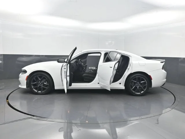 Used 2021 White Dodge SXT image 33
