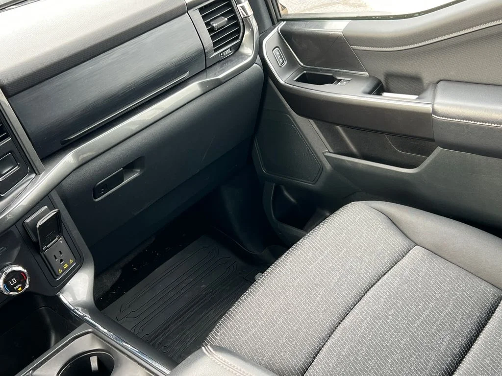 Used 2021 Silver Ford XLT image 33