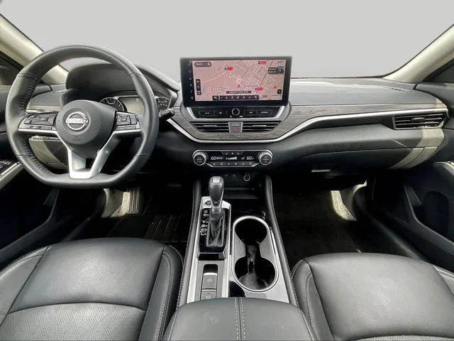 Used 2025 White Nissan 2.5 SL image 9