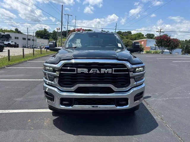New 2026 Diamond Black Crystal Pearl-Coat Exterior Paint RAM Tradesman image 2