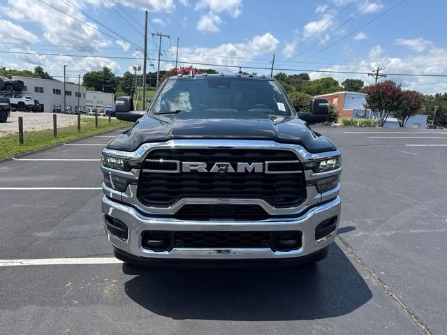 New 2026 Diamond Black Crystal Pearl-Coat Exterior Paint RAM Tradesman image 2