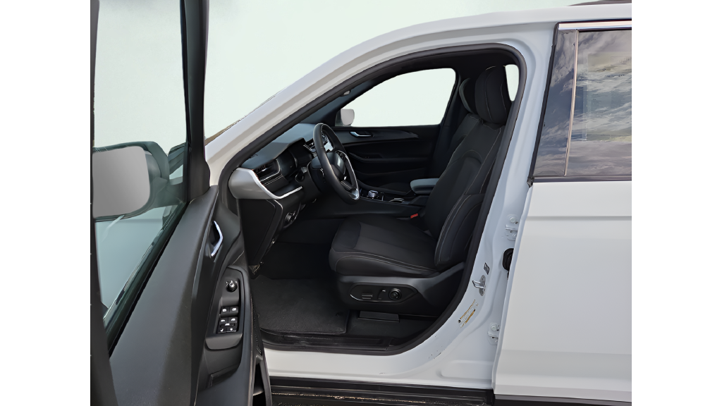 Used 2024 White Jeep Laredo X image 9