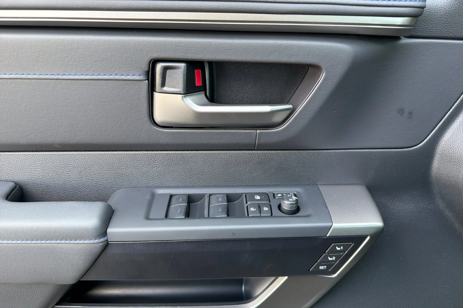 New 2026 Magnetic Gray Metallic Toyota  Platinum image 10