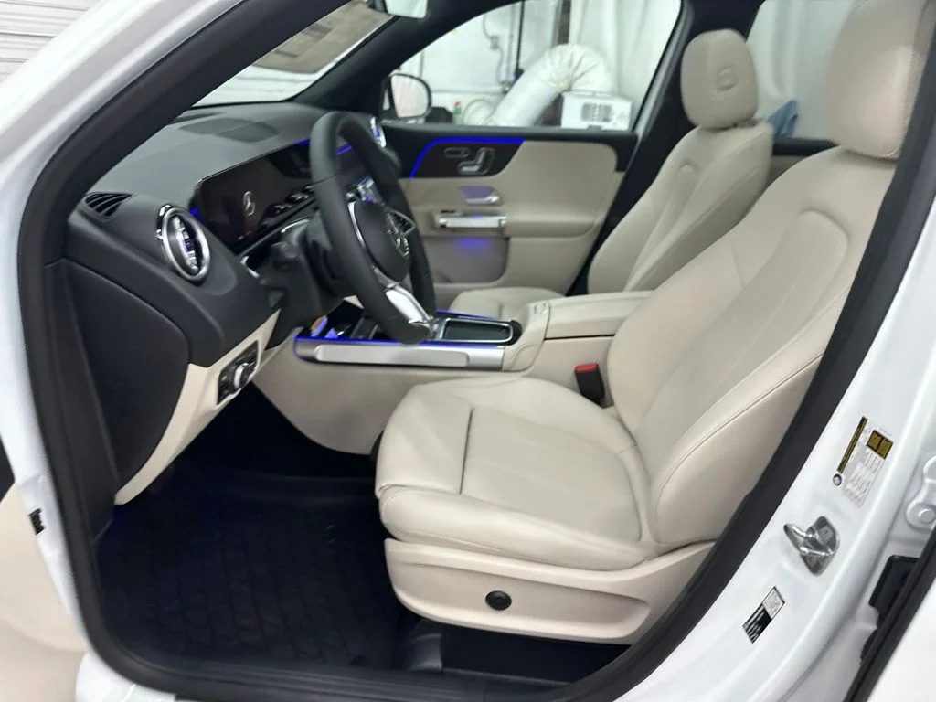 New 2026 White Mercedes-Benz GLB 250 image 19