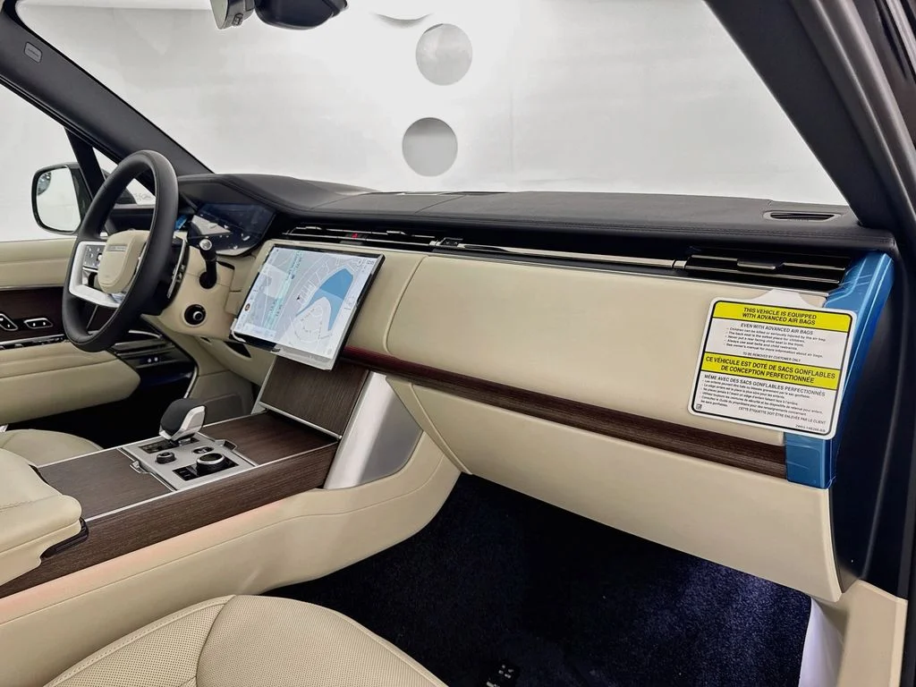 New 2027 Santorini Black Land Rover SE image 31