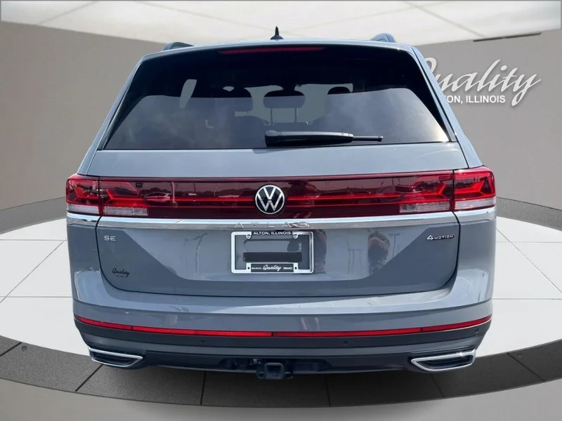 Used 2025 Gray Volkswagen 2.0T SE w/Technology image 5
