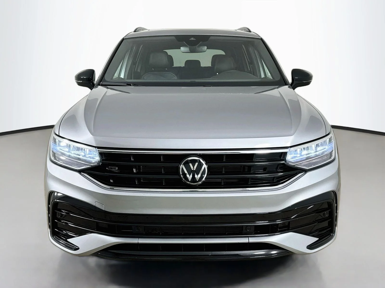 Used 2024 Silver Volkswagen  image 2