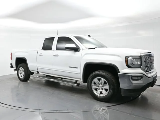 Used 2017 SUMMIT WHITE GMC SLE image 1