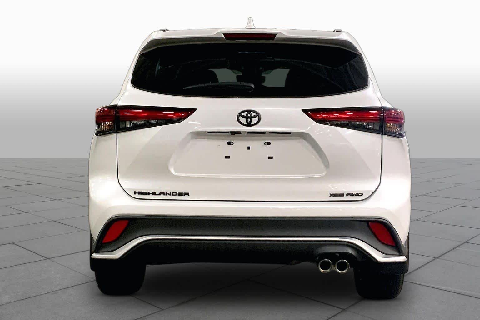 Used 2023 Wind Chill Pearl Toyota XSE image 5