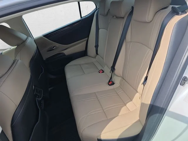 Used 2019 White Pearl Lexus 350 Luxury image 14