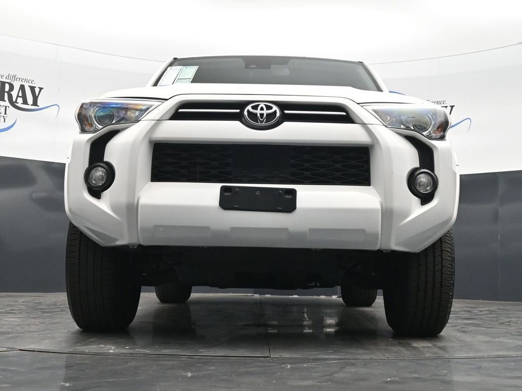 Used 2020 White Toyota SR5 image 27
